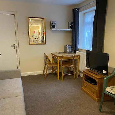 Ham Road Apartment Вётинг Экстерьер фото